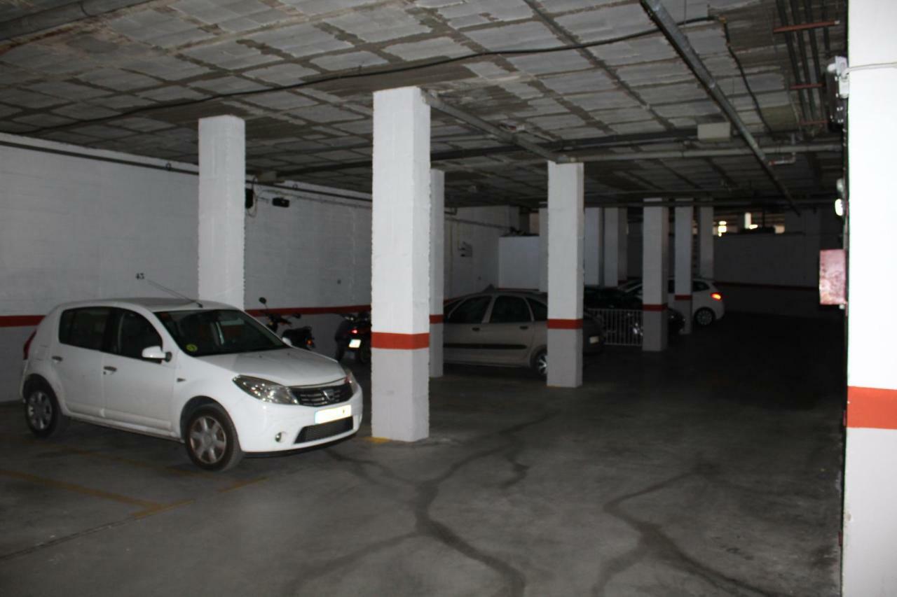 Apartamento con parking gratuito Malaga Bagian luar foto