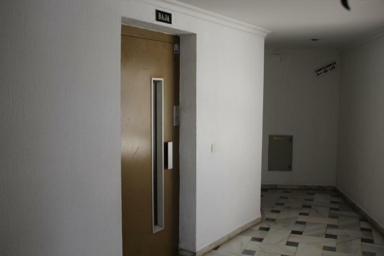 Apartamento con parking gratuito Malaga Bagian luar foto