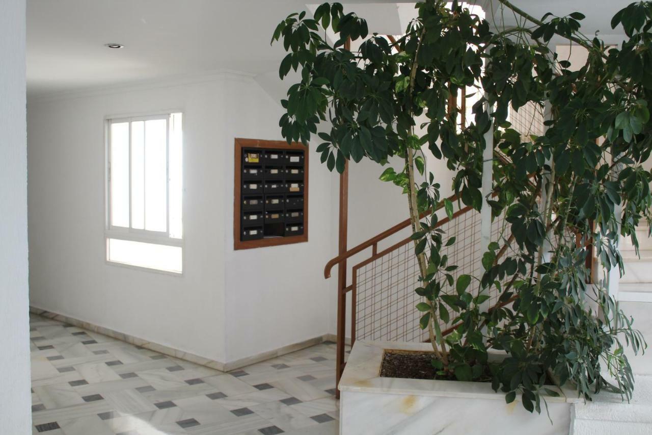 Apartamento con parking gratuito Malaga Bagian luar foto