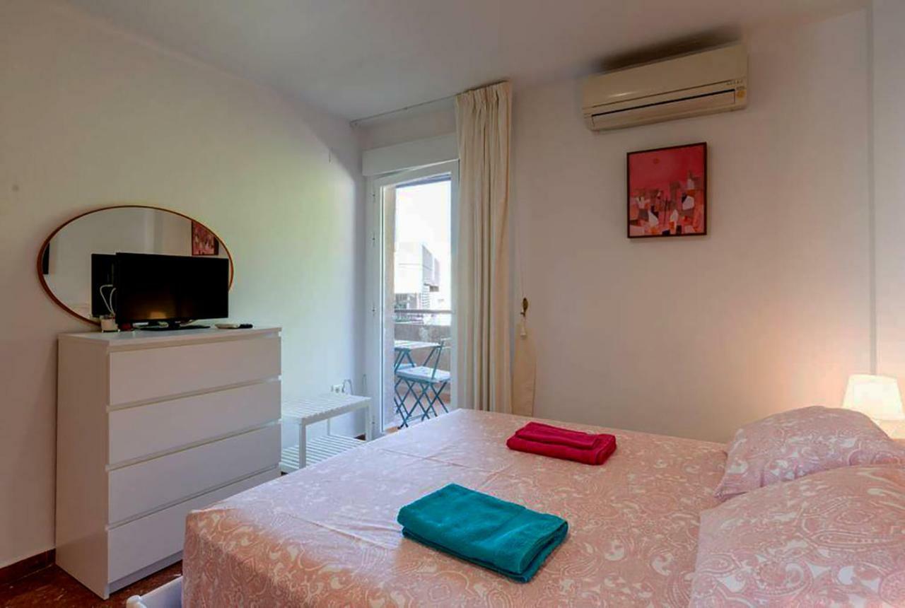 Apartamento con parking gratuito Malaga Bagian luar foto