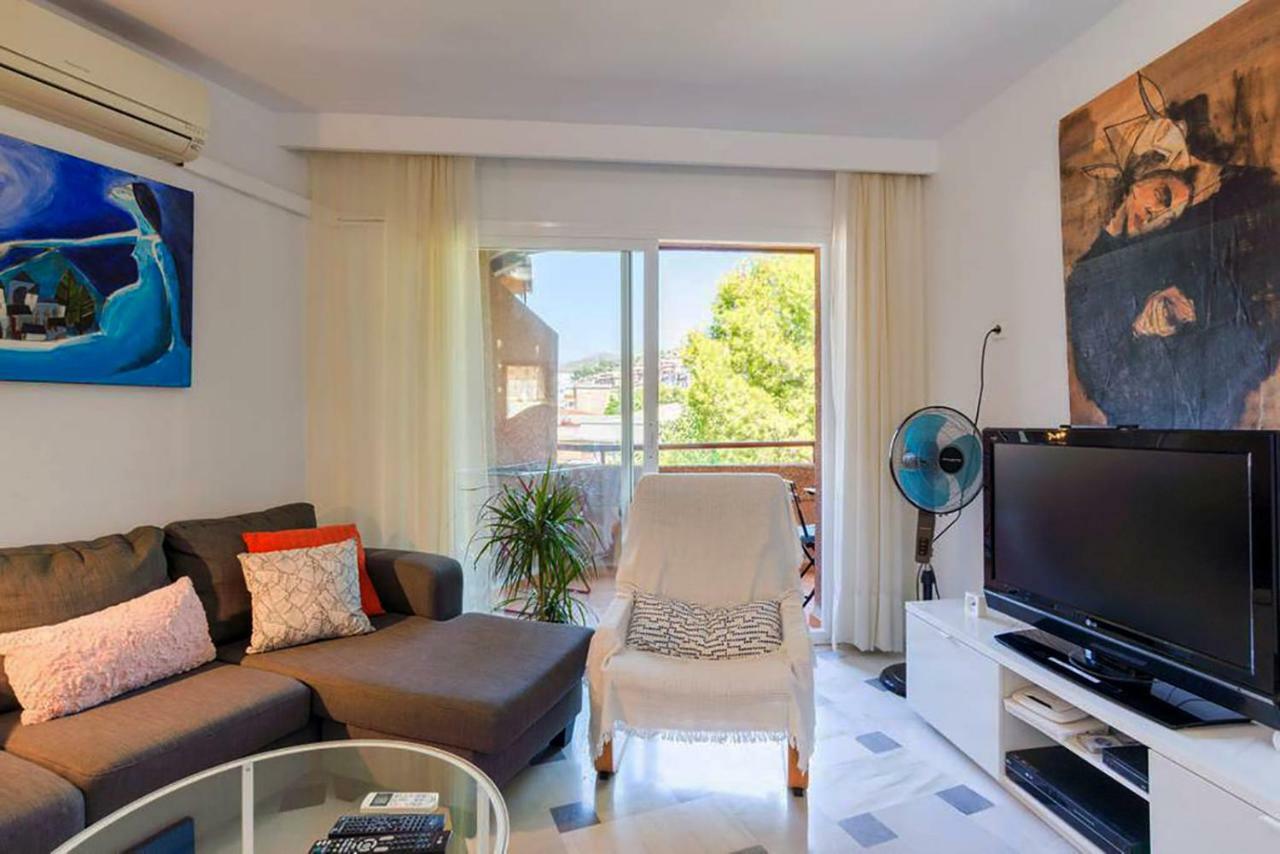 Apartamento con parking gratuito Malaga Bagian luar foto