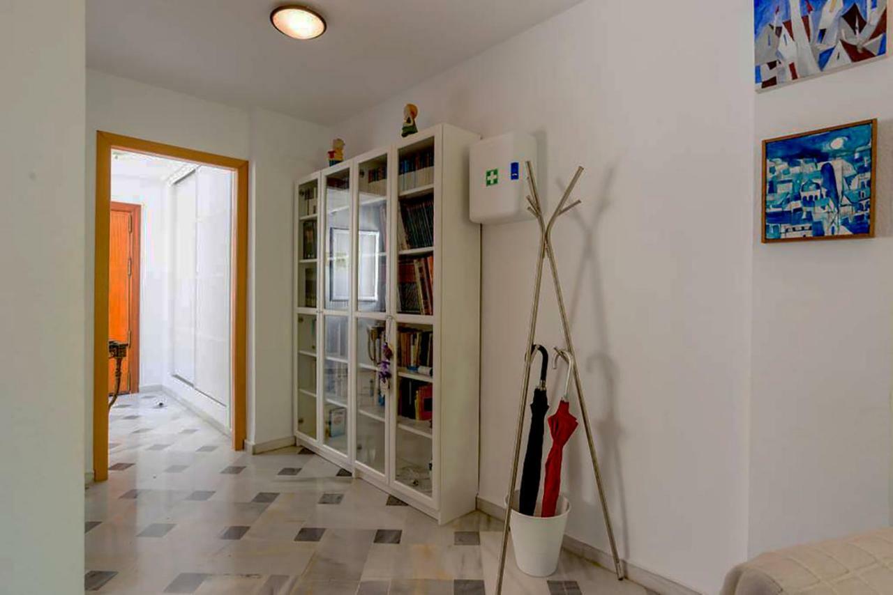 Apartamento con parking gratuito Malaga Bagian luar foto