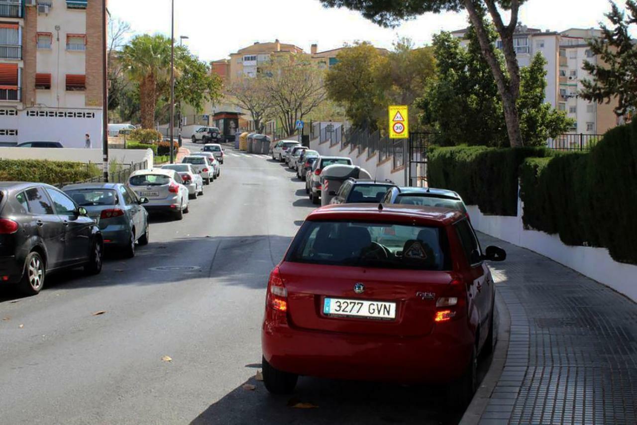 Apartamento con parking gratuito Malaga Bagian luar foto